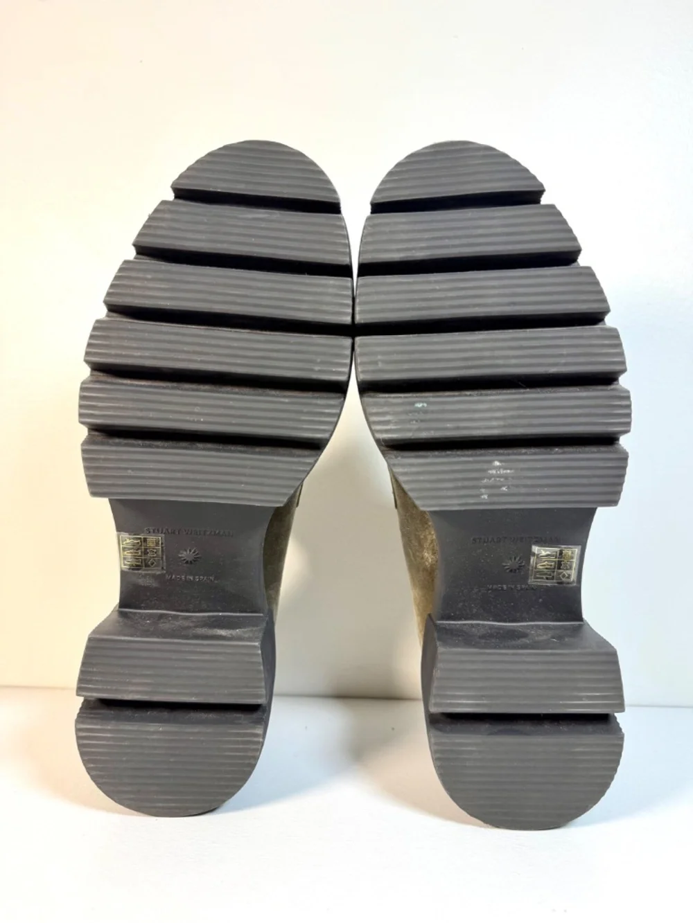 NWOB! Stuart Weitzman Soho Cargo Green Velvet Lug Sole Platform Loafers | Size 8